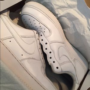 All white AF1